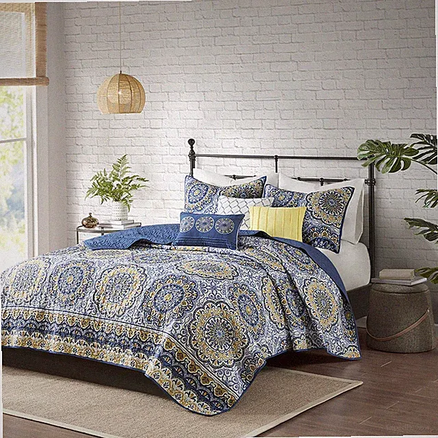 Madison Park Tangiers 6 Piece Reversible Quilt Set with Throw Pillows